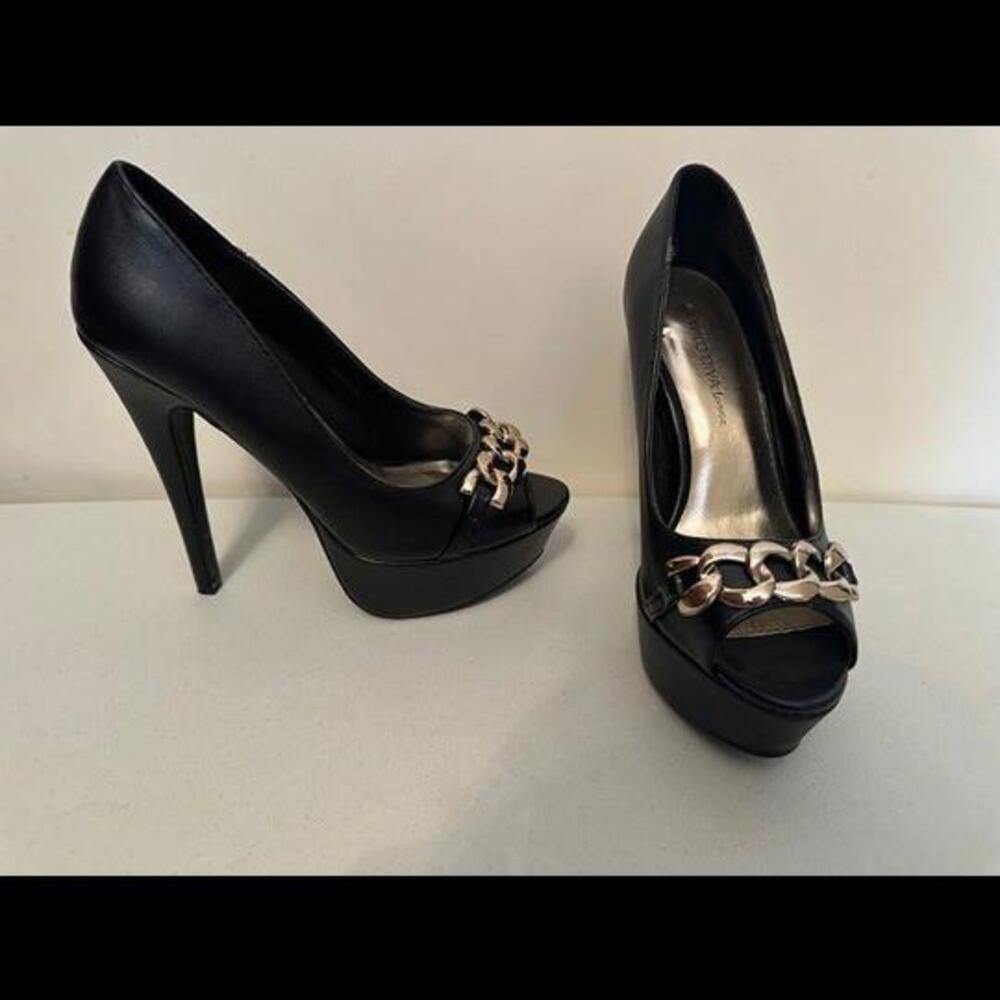 Black peep toe shoes from Wild Diva Lounge are a stylish & trendy choice